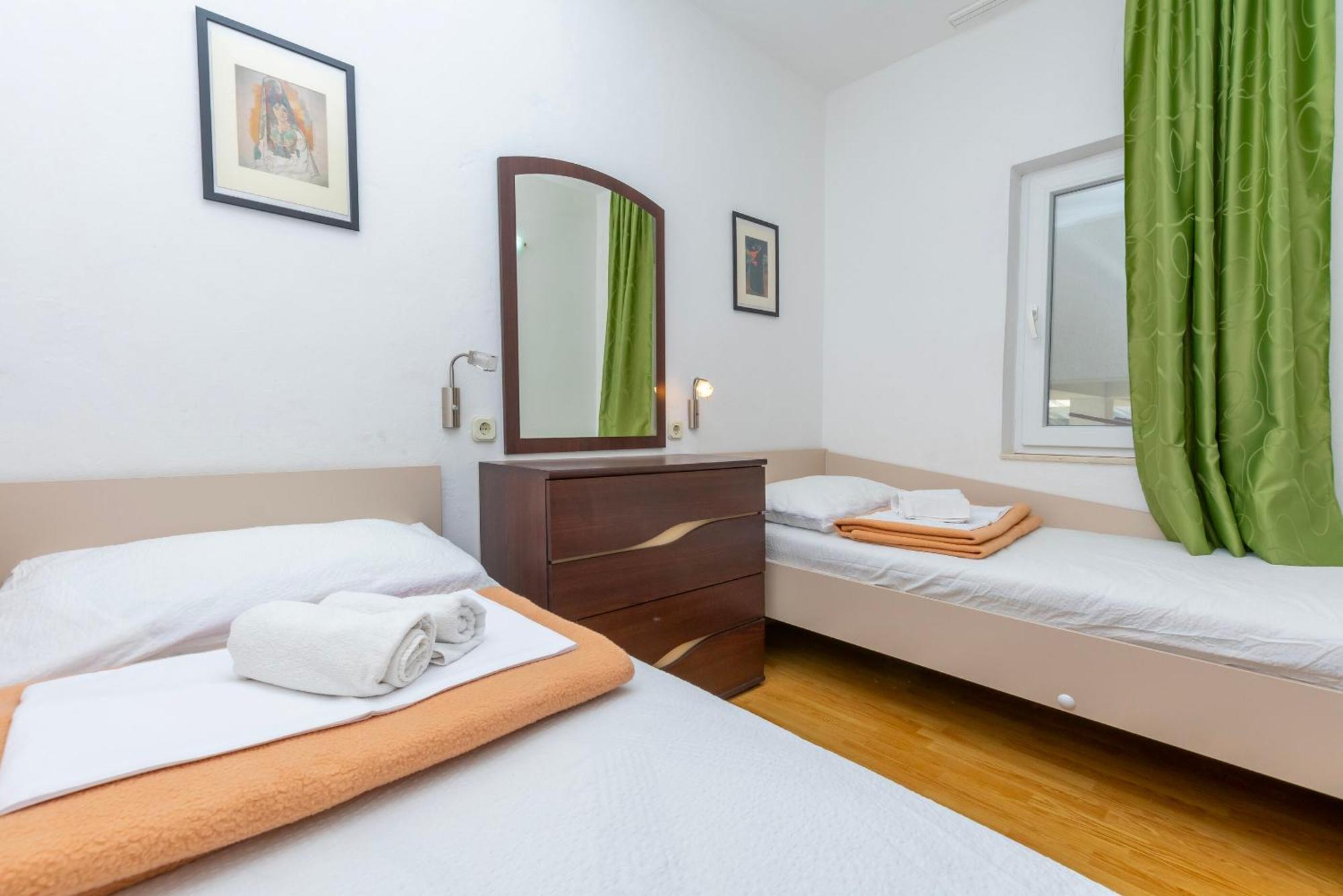 Apartments Ivo - Sea View; Pisak Luaran gambar