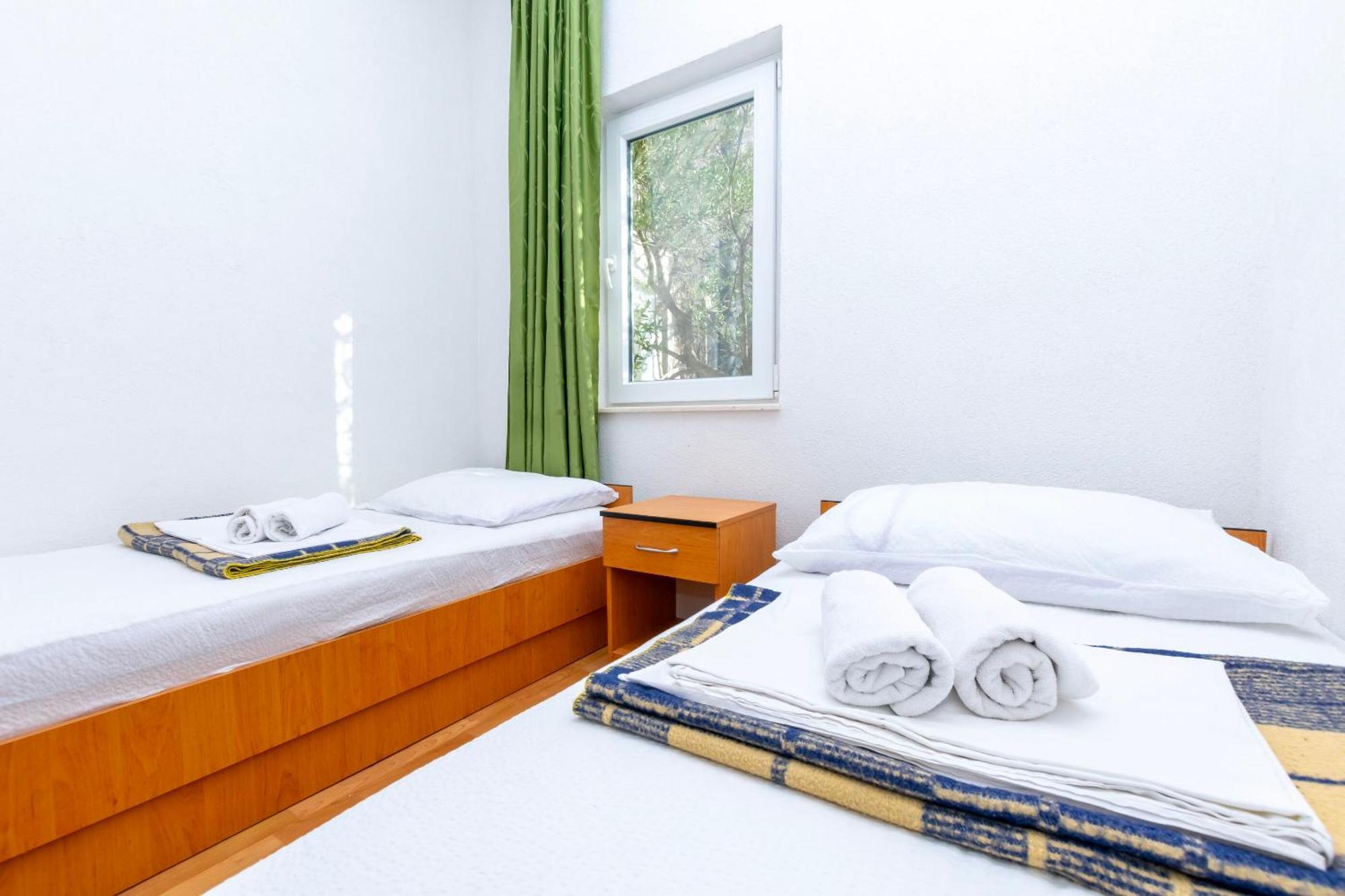 Apartments Ivo - Sea View; Pisak Luaran gambar