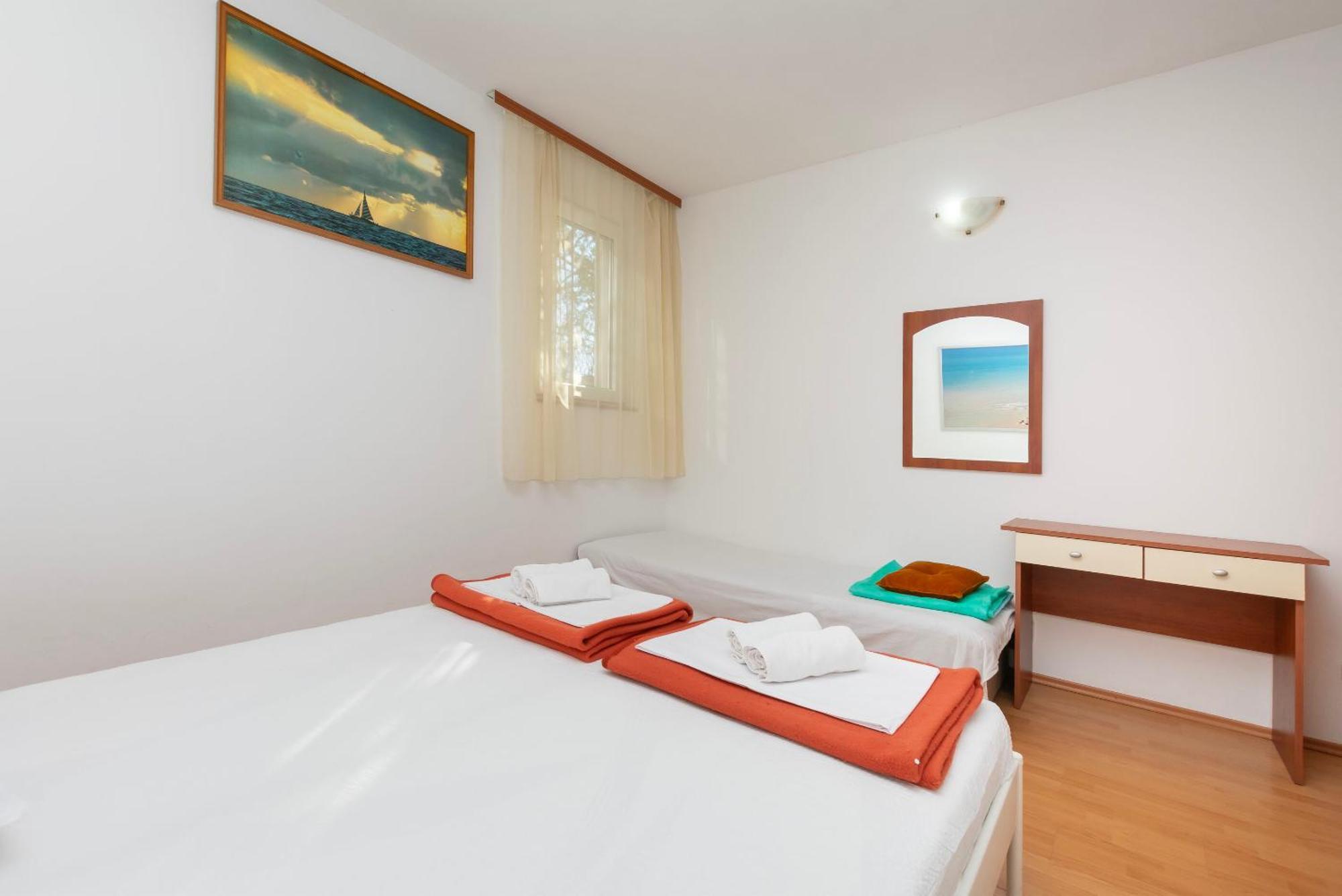 Apartments Ivo - Sea View; Pisak Luaran gambar