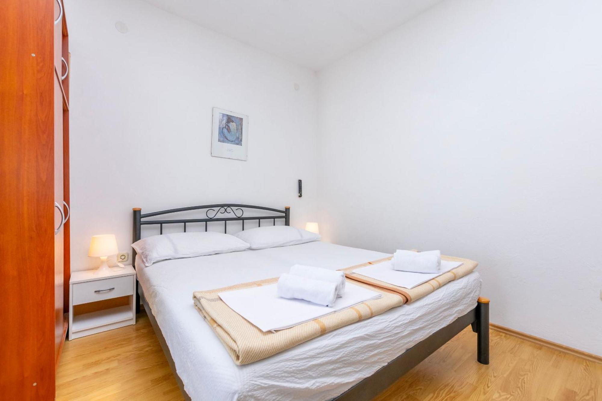 Apartments Ivo - Sea View; Pisak Luaran gambar
