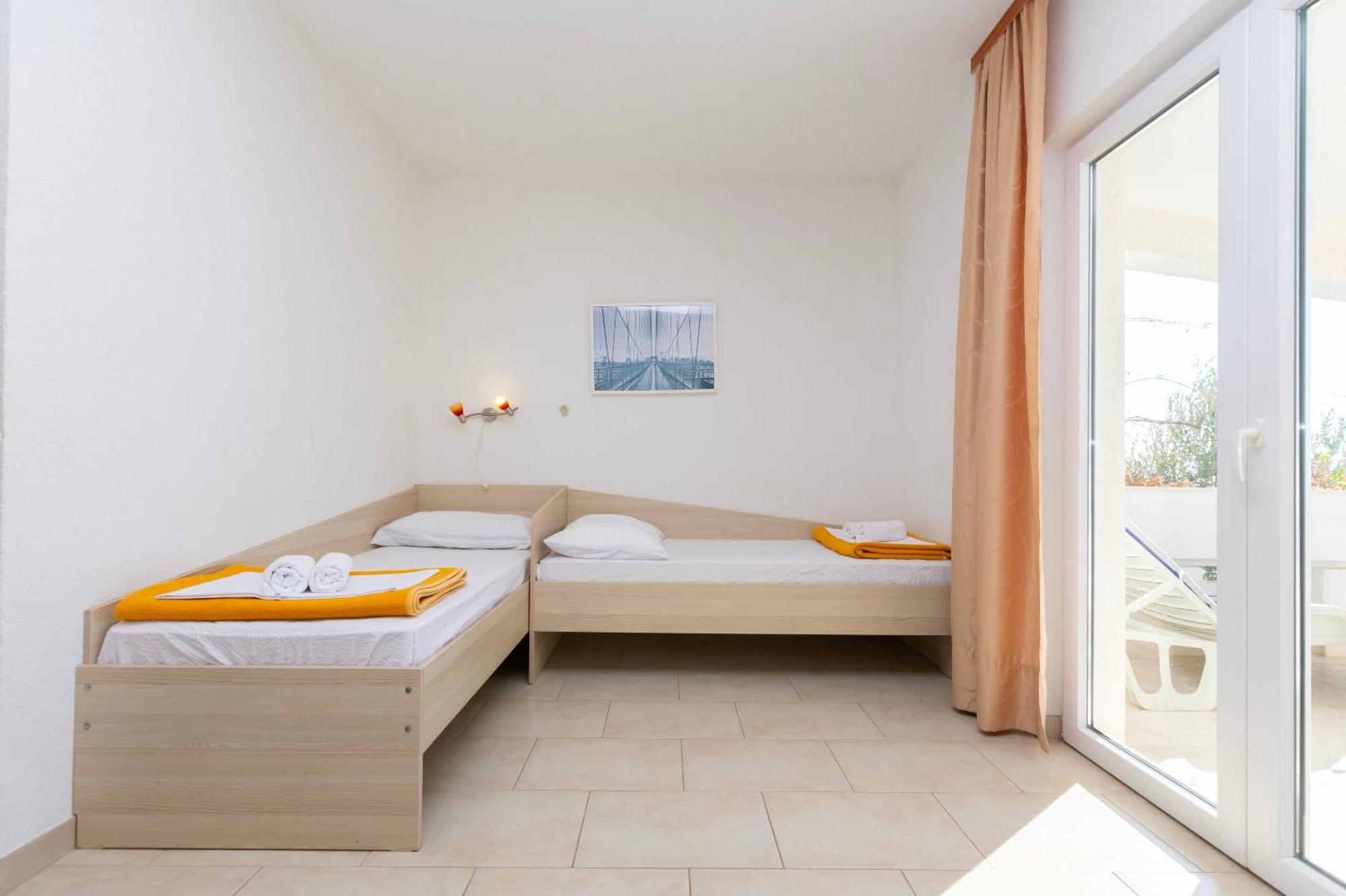 Apartments Ivo - Sea View; Pisak Luaran gambar